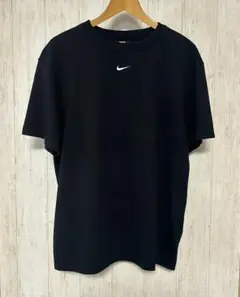 NIKE センター　スウッシュ　刺繍ロゴ　　tシャツ