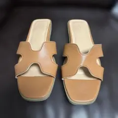 titivate キャメル　フラットスクエアサンダル　Lサイズ
