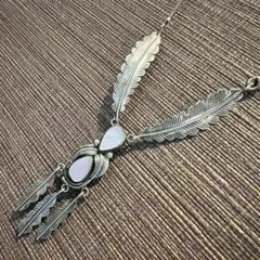 ナバホ インディアンジュエリー ピンクシェルフェザーネックレス