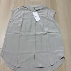 ベージュ ノースリーブ シャツ