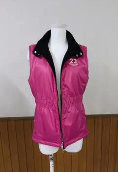 23区　ピンク　リバーシブルナイロンベスト ロゴ入り　U0530