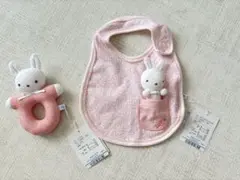 【新品未使用タグ付き】ファミリア うさぎマスコット付きスタイ