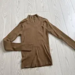 リブ編みハイネック長袖トップス ブラウン