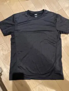 UNIQLO ブラック Tシャツ Sサイズ最終