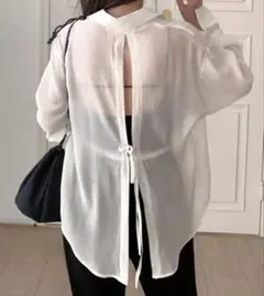 by LEGNA ホワイト シースルー バックスリットシャツ
