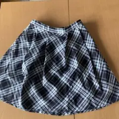チェック柄スカートとホワイトシャツセット