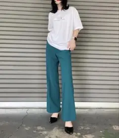 【新品】UNIQLO ドレープフレアパンツ　ウエスト73cm グリーン