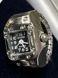 ★ 未使用新品 リングタイプ 小顔 ブラック盤面 レディース 指輪ウォッチ