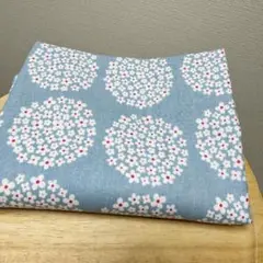 北欧風ニュアンスカラー水色ベース★小花ドットの綿麻キャンバス★50cmはぎれ布