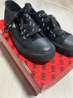GUESS ブラック スニーカー