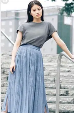 UNIQLO　ワッシャーサテンスカートパンツ　ブルー　サイズXS