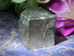 怨念払い✨　パイライト　黄鉄鉱　結晶　原石　ラフストーン　キューブ