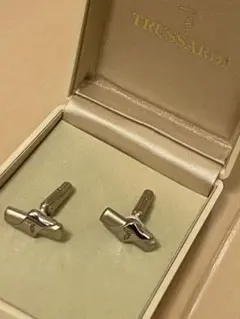 Item thumbnail for item f957ff29-241d-40d2-a56c-6183413c3c9a