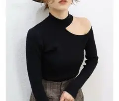 MURUA ショルダーカットタートルニット