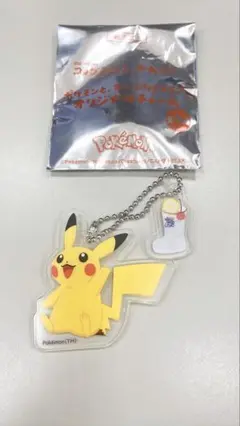 ピカチュウ アクリルキーホルダー　コメダ