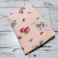 YUWAいちご柄　② ブックカバー 文庫本サイズ しおり付き ハンドメイド