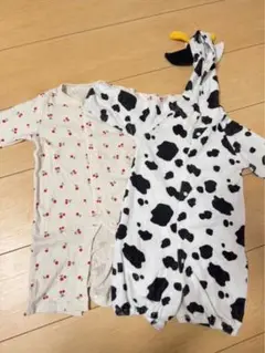 牛柄フード付きロンパースとチェリー柄ロンパースセット