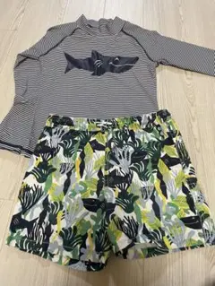 ラッシュガードと水着セット