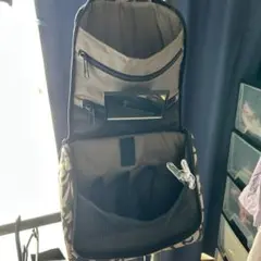 収納バッグ ベージュと黒のデザイン