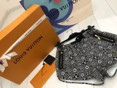 LOUIS VUITTON レザーディテールジョギングショーツ