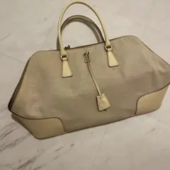 プラダ ベージュの大きめバック