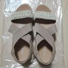 超美品 あしながおじさん ベージュ 編み込みストラップ サンダル