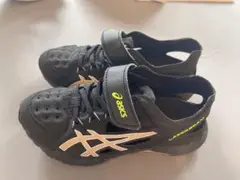 asics キッズサンダル 黒/金 ほぼ未使用