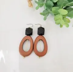【軽い】大人かわいいウッドのピアス【ハンドメイド】