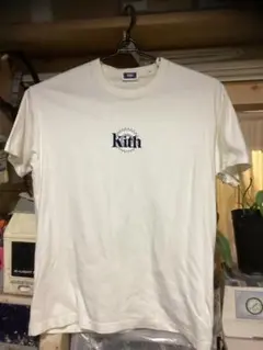 KITH クリーム色 Tシャツ ロゴ刺繍