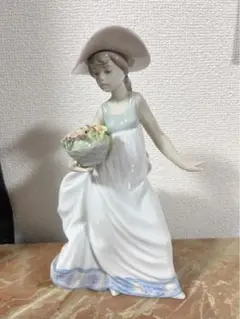 【LLADRO】花かごの少年【新品未使用】 花かごの少年 (スペシャルバージョン) | 人形の東月｜公式