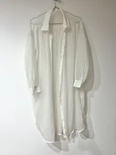 美品　GU Sサイズ　ホワイト シアー 長袖シャツ　24時間以内発送