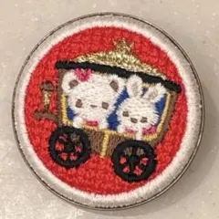 familiar リアちゃん　刺繍はブローチ