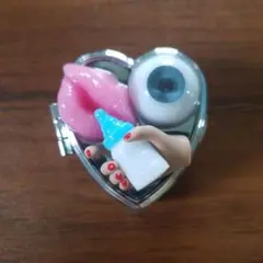 目玉唇ピルケース【まころんどんさんハンドメイド】