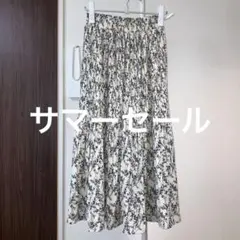 春夏　アイボリーとブラックの花柄プリーツスカートウエストゴム入り