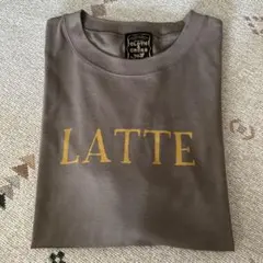 ハグオーワー　クロスアンドクロス　妄想カフェ 半袖T-sh LATTE