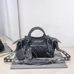 黒いレザー ハンドバッグ
