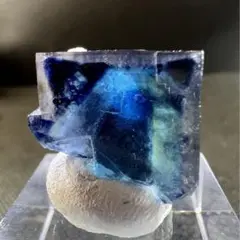 ヤオガンシャン産　「青藍色」に「紺碧色」のゾーニング　ブルーフローライト