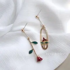 No.535 アンティークレッドローズアシメピアス 韓国 量産型 薔薇 上品