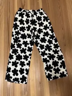 白黒花柄ワイドパンツ