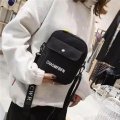 縦型 ロゴ ミニショルダーバッグ ボディバッグ 韓国 メンズ レディース A16
