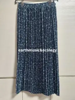 earthmusic&ecology プリーツスカート 小花柄 ネイビー