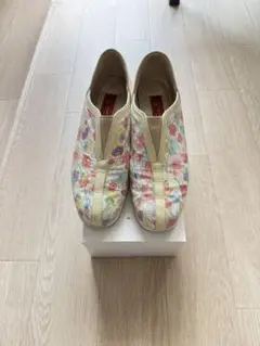 最終お値下げ‼️ SALON DE GRES 花柄　スリッポン24センチ　外反母趾