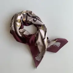 ブラウンスカーフ