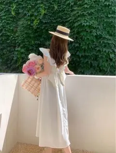 リゾートコーデ☀︎ ガーリーな白 袖フリル 背中あき ワンピース サマードレス