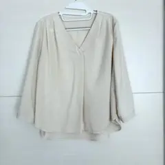 ブラウス Ｖネック ベージュ M