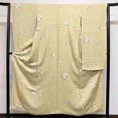 浅黄色に兎や花輪が描かれた振袖 晴れ着 着物