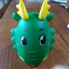 ドラゴン形状の貯金箱 緑色