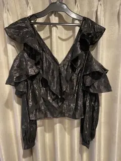 H&Mフリル付き黒ノースリーブトップス