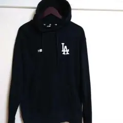 New Era LAロゴ フード付きスウェット 黒