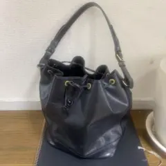 黒いバック